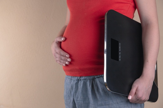 Mal di stomaco in gravidanza: cause e rimedi efficaci al dolore addominale