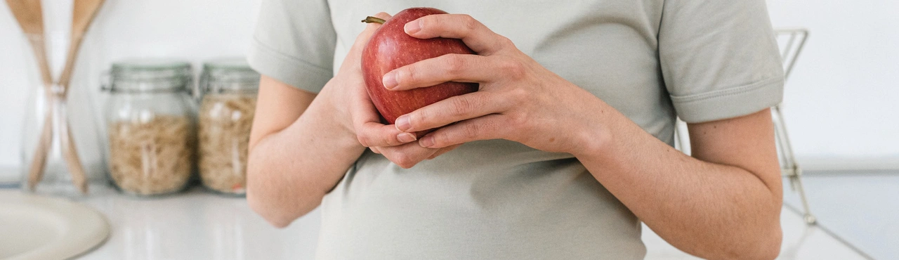 Dieta inizio gravidanza: combattere nausee e voglie con un'alimentazione sana